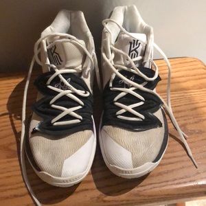 Kyrie Irving 5 basketball shoes Men’s size 9